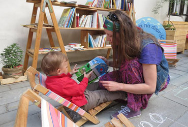 Čitalnica na dvorišču