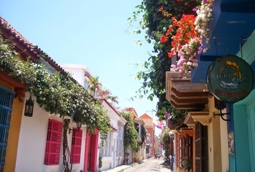 Katja Čuk in Hernan A. Cuero: Kolumbija - plesoče predavanje