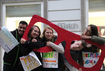 Živa knjižnica: zgodbe skozi rožnata očala