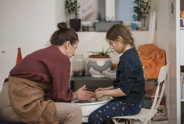 Glina na vretenu z Nino Dečman Kološa <em>Foto: Klara Šulek</em>