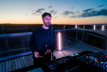 AURORA X WETRINSKY: MARK TARMONEA LIVE