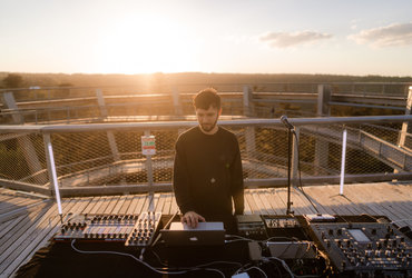 AURORA X WETRINSKY: MARK TARMONEA LIVE