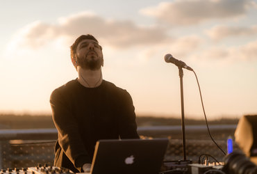 AURORA X WETRINSKY: MARK TARMONEA LIVE