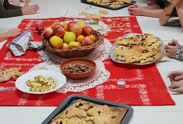 Ko zazvonijo zvonovi in zarožljajo verige …