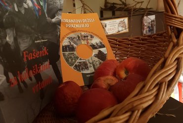 Pustna praznovanja SloVesne domačije