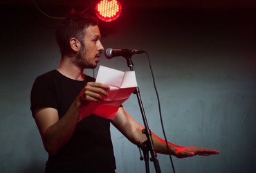 Ožuljeni jezik stopa onkraj meja!