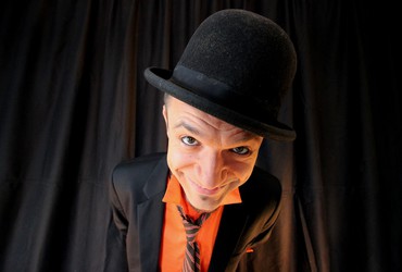 Čarobne rože in čarodej Sam Sebastian