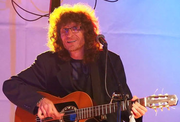 GRADIMO SOLIDARNOST: ADI SMOLAR IN ZAVOD 13