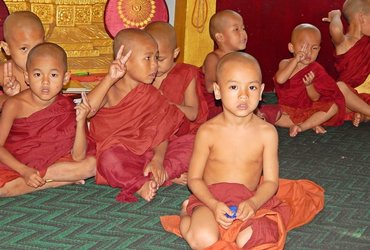 ZLATE PAGODE, SRČNI NASMEHI IN MOHINGA: MOJI BURMANSKI DNEVI