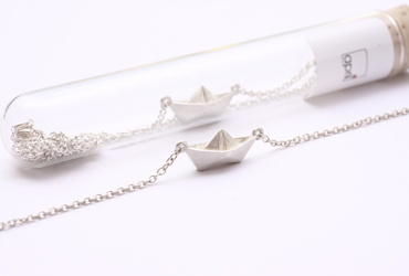 Umetnica na razstavi Zakulisje: od ideje do nakita: Martina Obid Mlakar