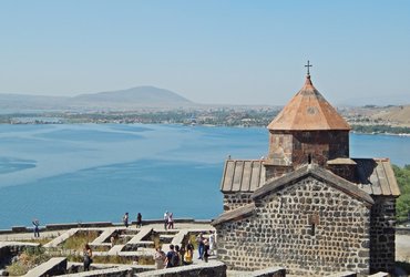 MED NEBOM IN OGNJEM - ARMENIJA IN AZERBAJDŽAN, BISERA KAVKAZA