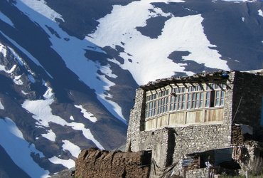 MED NEBOM IN OGNJEM - ARMENIJA IN AZERBAJDŽAN, BISERA KAVKAZA