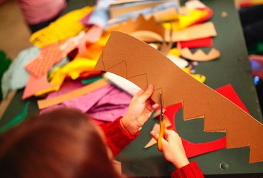 Čitalnica na dvorišču: Pozdravljena, Vesna