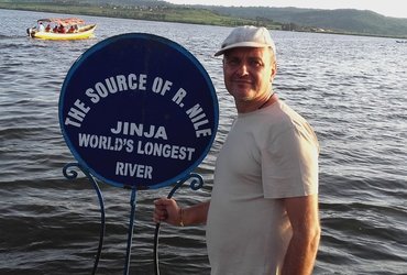 NA JEZERSKEM VIŠAVJU, MED RUANDO IN UGANDO