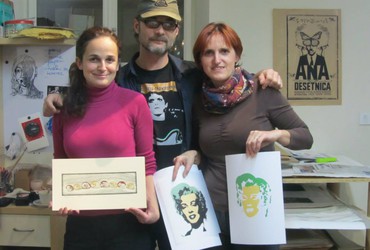 Enobarvni sitotisk na poletne torbe