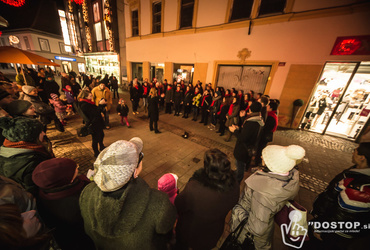 KOLEDOVANJE PO PRAVLJIČNIH ULICAH <em>Foto: ©Franci Vranetič, Dostop.si</em>