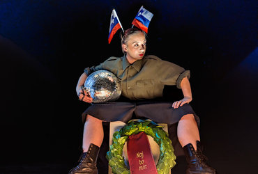 SobaZaGosteMaribor: Spoznaj rezidentko Anjo Bezlovo (Završnik)