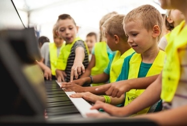 Glasbena delavnica: Instrumenti s tipkami