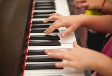 Glasbena delavnica: Instrumenti s tipkami