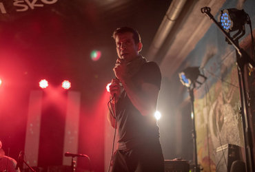 Nespletni poznorojstnodnevni slam // Ožuljeni jezik