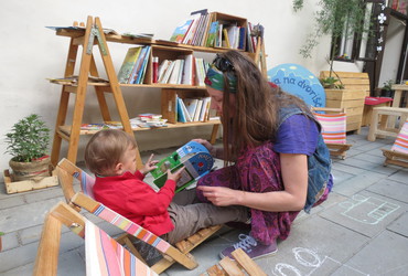 Čitalnica na dvorišču: Dan mladosti