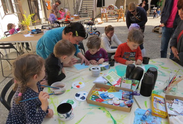 Čitalnica na dvorišču: Na pomoč! ob svetovnem dnevu gasilcev