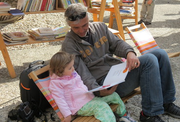 Čitalnica na dvorišču: Na pomoč! ob svetovnem dnevu gasilcev