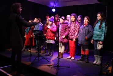 KOLEDOVANJE PO PRAVLJIČNIH ULICAH 