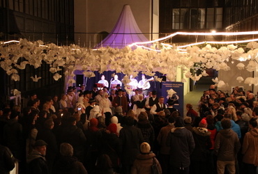 KOLEDOVANJE PO PRAVLJIČNIH ULICAH 