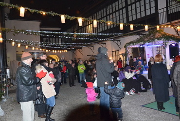 INERVILOVO VILINSKO DVORIŠČE V PREDPRAZNIČNEM VZDUŠJU