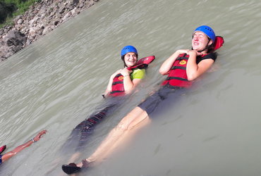 Urša Zupanc in Eva Špalir: To ni dopust, to je Indija! <em>Foto: Urša Zupanc in Eva Špalir</em>