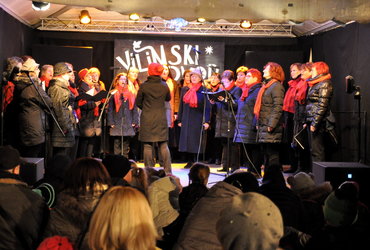 INERVILOVO VILINSKO DVORIŠČE V PREDPRAZNIČNEM VZDUŠJU