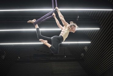 Aerial circus: MIR OR