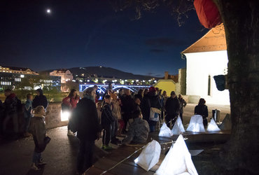 OSVETLJENA POT Z DELAVNICO »POBARVAJMO SI SVET« <em>Foto: Denis Zelnik</em>