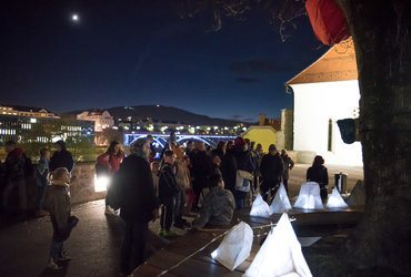 OSVETLJENA POT Z DELAVNICO »POBARVAJMO SI SVET« <em>Foto: Denis Zelnik</em>