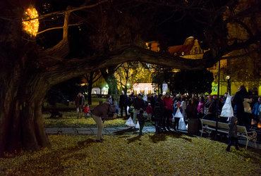 OSVETLJENA POT Z DELAVNICO »POBARVAJMO SI SVET« <em>Foto: Denis Zelnik</em>