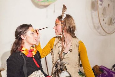 ZABAVAMO SE ali »ZABAVA JE ŽE TAKA, DA NERADA ČAKA« 