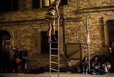 ANA MRZLA: POGUMNO NAPREJ