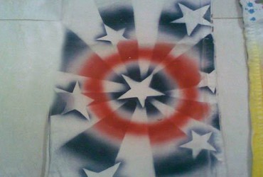 Sitotisk & sprejanje s šablonami <em>Foto: Društvo Hiša!</em>