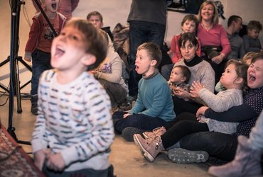 MIKLAVŽEVANJE Z ZAVODOM 13 IN TADEJEM VESENJAKOM 