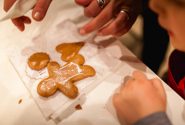 Vilinske ustvarjalnice: ZVITOREPEC, LAKOTNIK IN TRDONJA V VRTINCU PRAZNIČNEGA ČASA