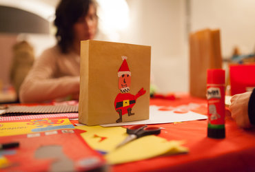 USTVARJALNI VRTILJAK: DARILNE VREČKE, TAKE IN DRUGAČNE