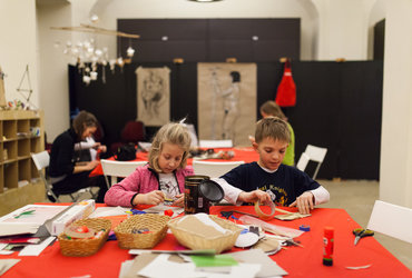 Vilinske ustvarjalnice: NAVDIHNJENI OD UMETNOSTI: VREČI PRESENEČENJ  <em>Foto: Dejan Bulut</em>