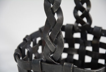 PLES OGNJA IN ŽELEZA