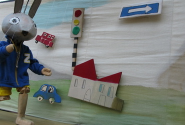 ZAKAJ TEČE PES ZA ZAJCEM