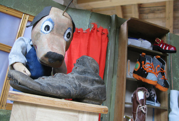 ZAKAJ TEČE PES ZA ZAJCEM