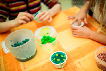 Sladke urice ustvarjanja v Vilinskem dvoru <em>Foto: Zavod Mars Maribor</em>