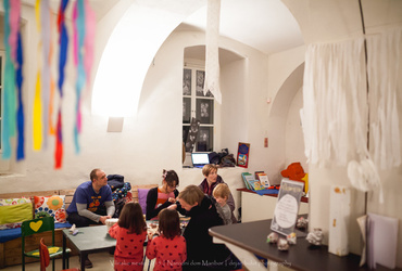 USTVARJALNICE IN PRAVLJICE IZ MARSOVE ČITALNICE: Zviti okraski