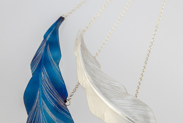 Umetnica na razstavi Zakulisje: od ideje do nakita: Martina Obid Mlakar