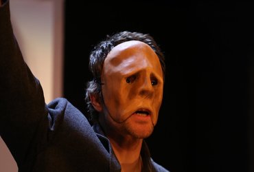 Od nevtralne maske do klovna